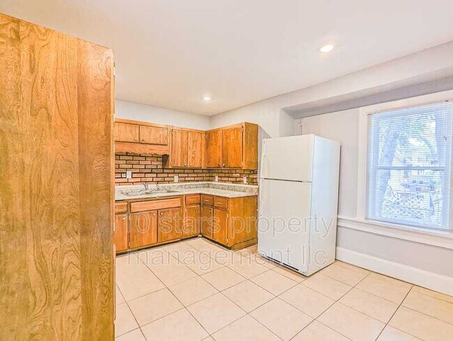 Building Photo - 2705 4th St S