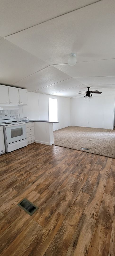 Building Photo - Ready to Move in