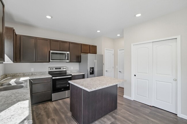 Building Photo - Spacious 4 Bedroom, 2.5 Bathroom home in Morrow, OH!