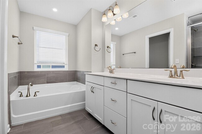 Building Photo - 17401 Carolina Hickory Dr