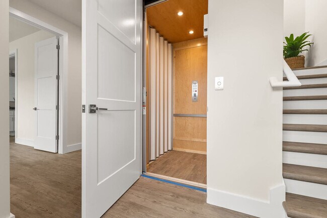 Building Photo - 620 Petit Wy