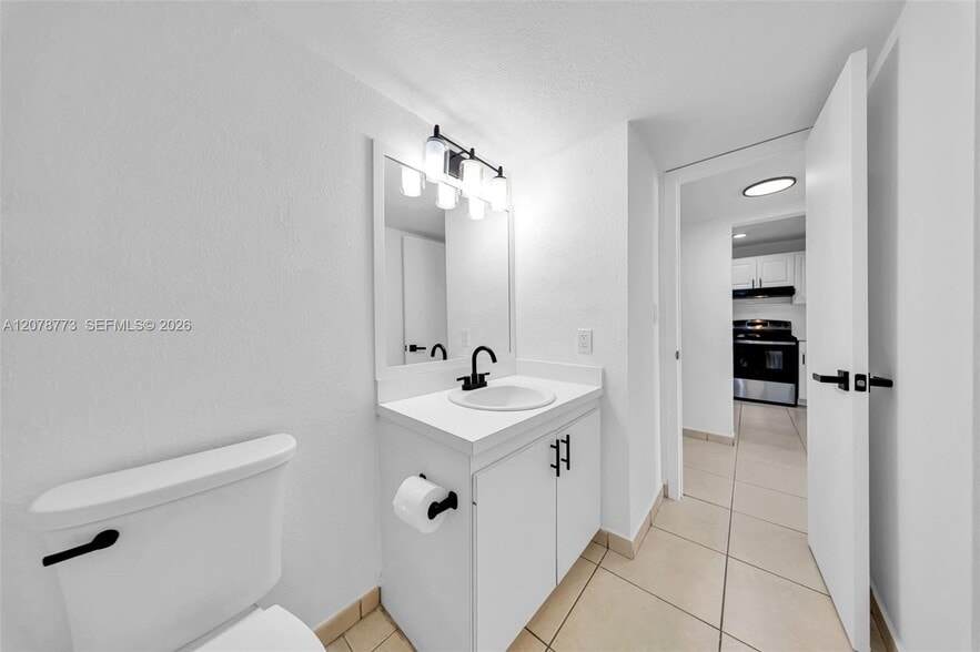 Building Photo - 9360 Fontainebleau Blvd