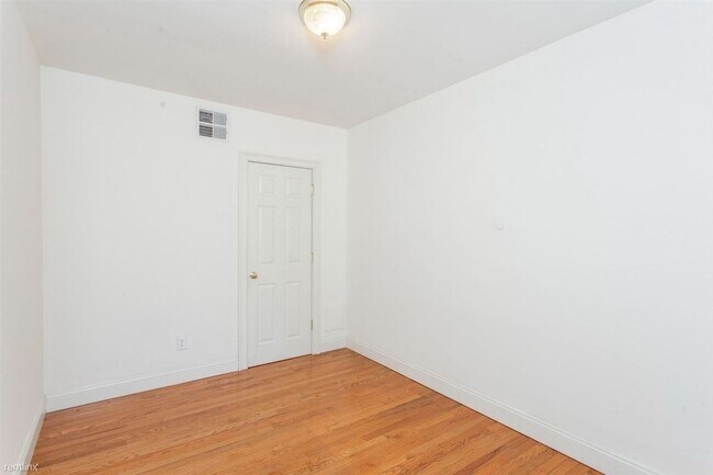 Building Photo - Delightful 5BR 3BA Townhome near Temple Un...
