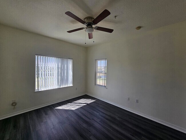 Building Photo - 560 Florida Club Blvd