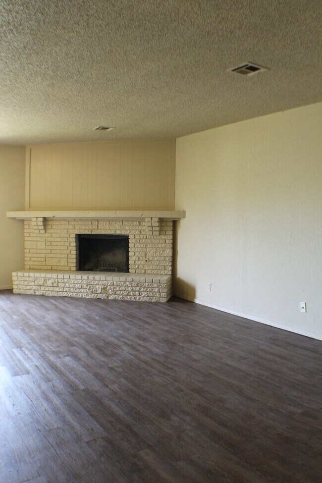 Building Photo - 1312 W Pittsburg St
