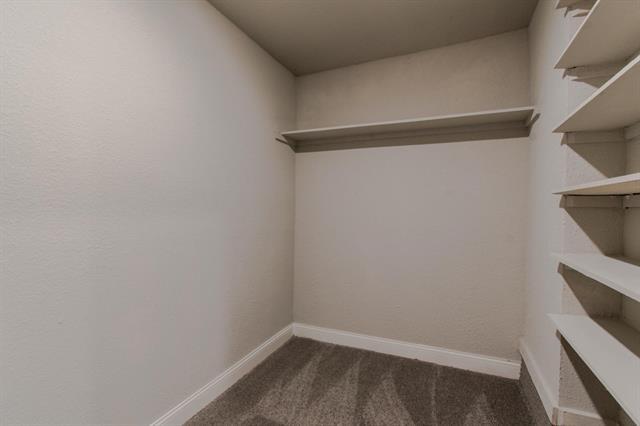 Building Photo - 16024 Plum Ln