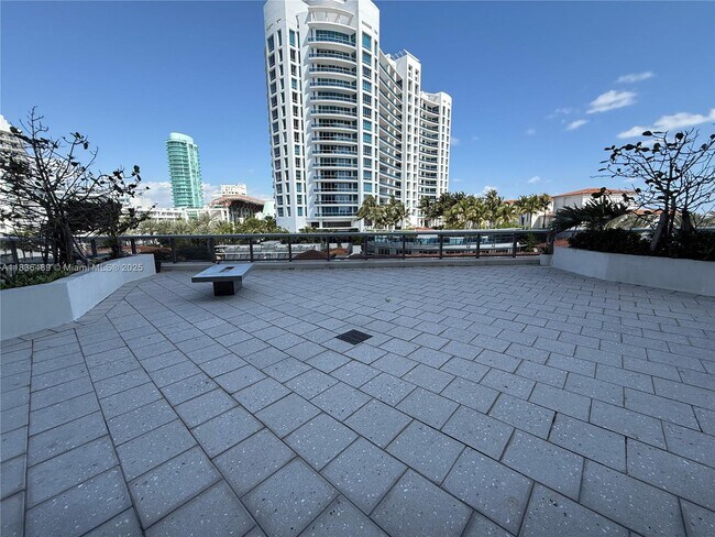 Building Photo - 5875 Collins Ave
