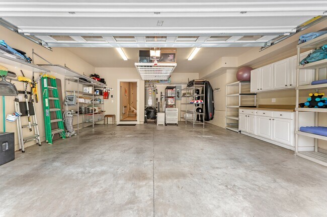 Building Photo - 10599 SW Windwood Wy