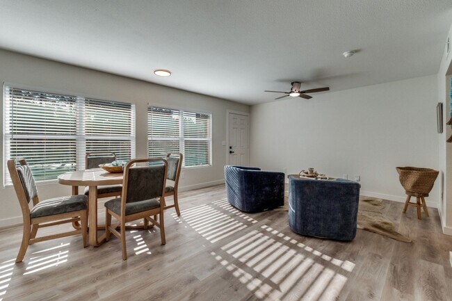 Interior Photo - Lakewood Gardens