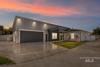 Building Photo - 10494 W Shields Ave