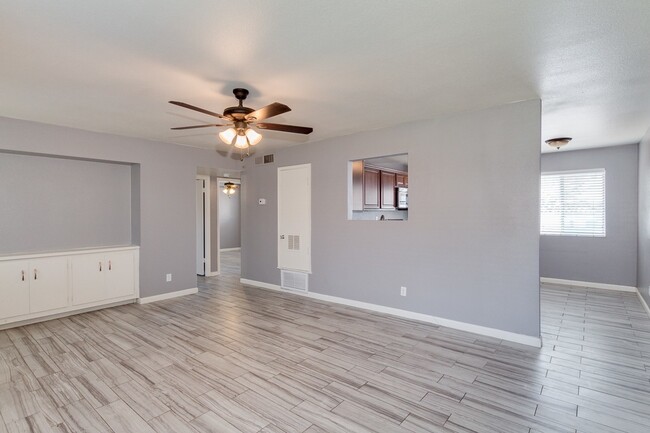 Building Photo - STUNNING 2 BEDROOM REMODELED TEMPE TOWNHOM...