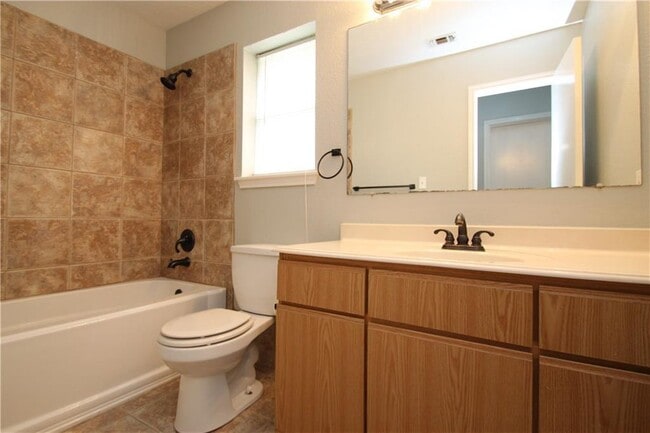 Building Photo - 613 Runners Ridge