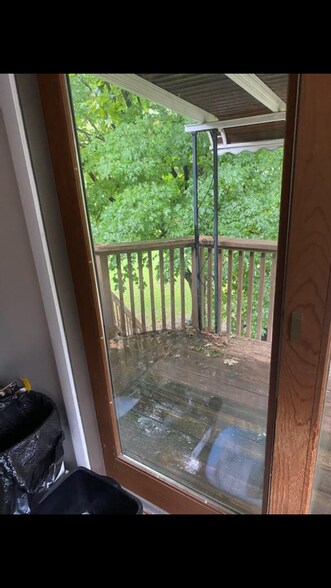 Balcony - 5116 Murphy Rd