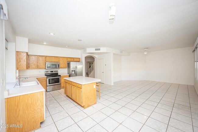 Building Photo - 3844 E Kings Ave