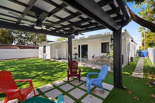 Building Photo - 445 SW 62nd Ct