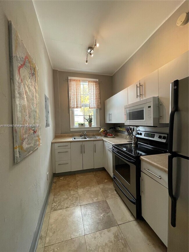 Building Photo - 3224 Biscayne Blvd