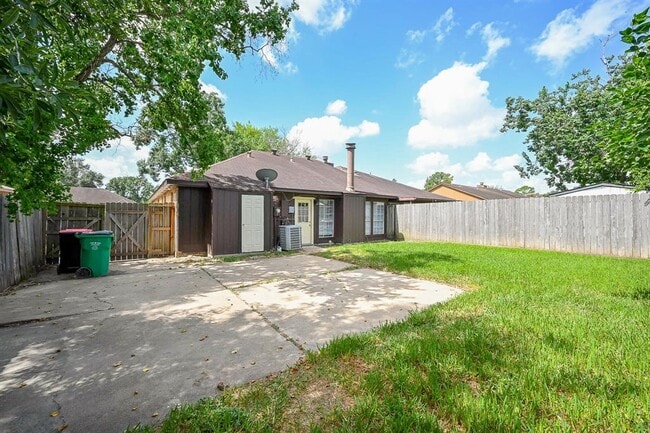 Building Photo - 19226 Plantain Dr