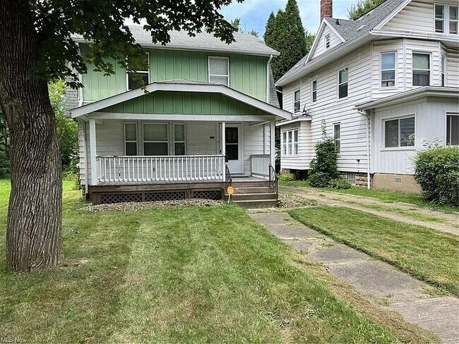 Primary Photo - 420 Grace Ave