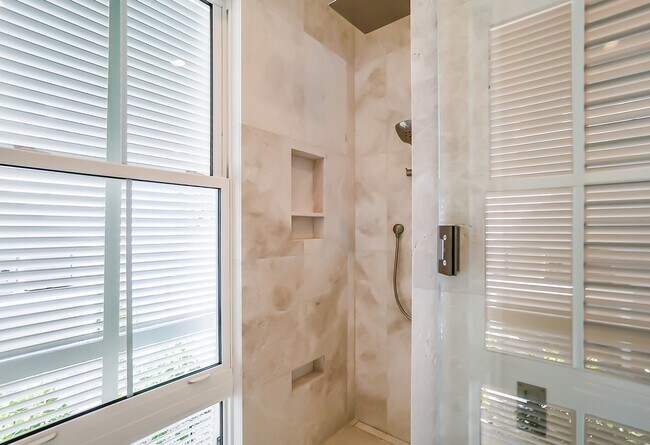 Building Photo - 270 Revels Ct