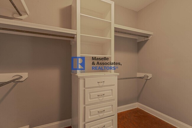 Building Photo - 3 Bed/2 Bath Home in Providence