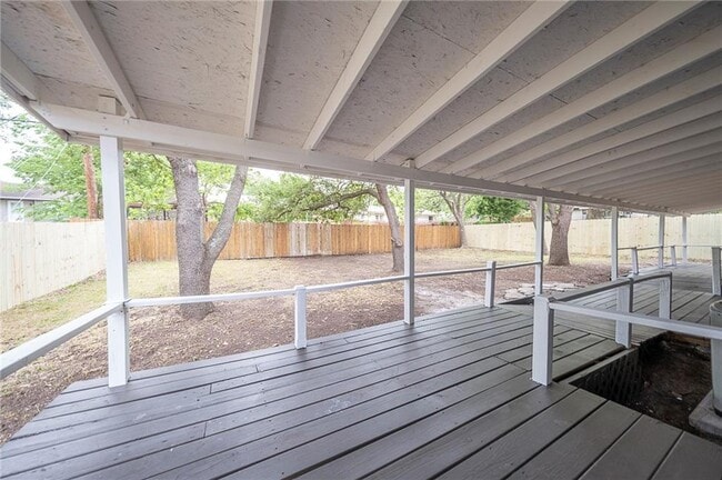 Building Photo - 2406 Glen Springs Way