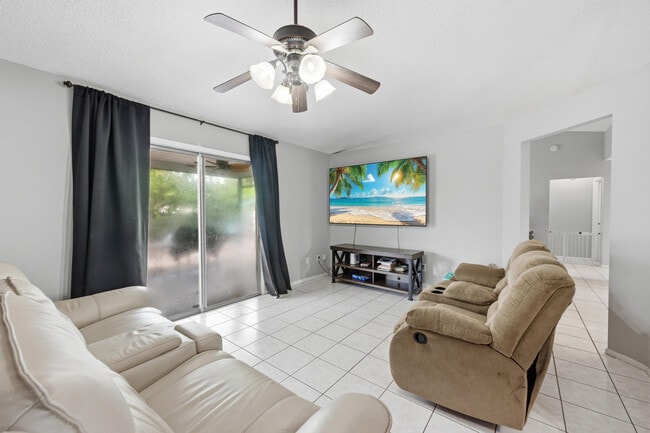 Building Photo - 1258 SW Cynthia St