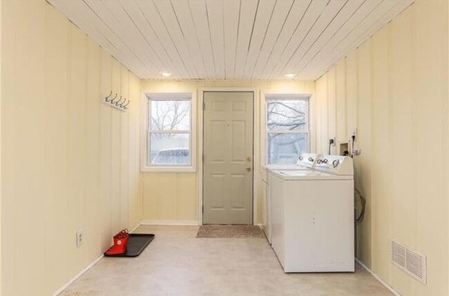 Building Photo - Great Ranch Home with Large Yard