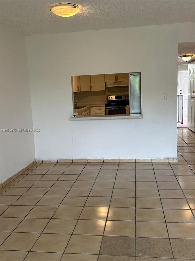Building Photo - 10000 NW 80th Ct