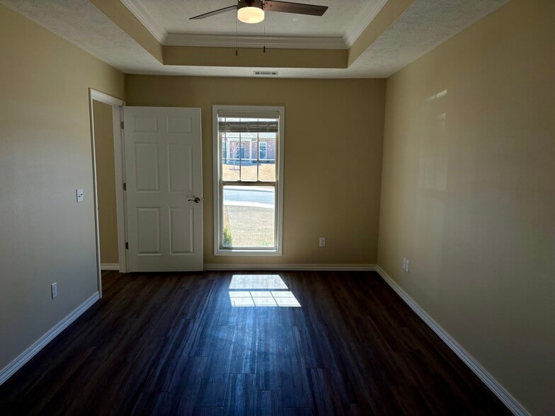Master bedroom - 1906 Ontario Ct