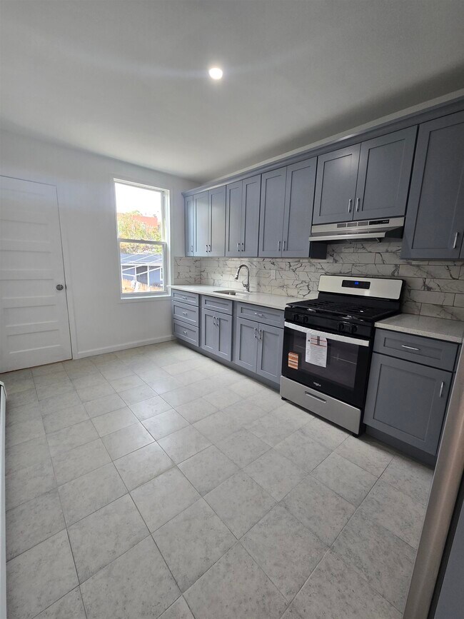 Building Photo - 6027 Monroe Pl