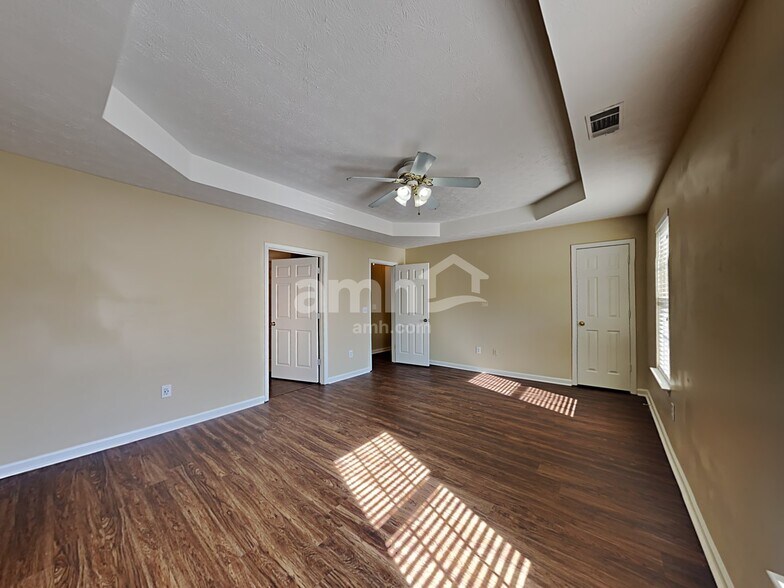 Building Photo - 322 Hillcrest Ln