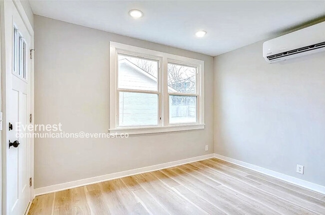 Building Photo - 1728 17th Ave N
