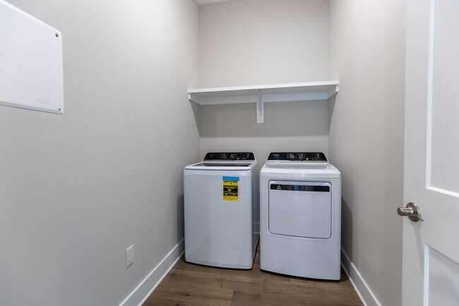 Building Photo - New construction! 5-bedroom, 2-bathroom ho...