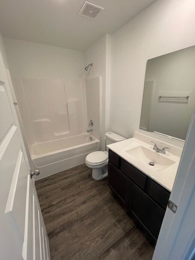 Building Photo - Beautiful new 4 bedroom in Bixby