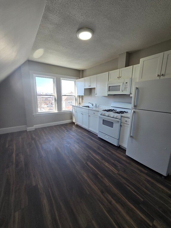 Building Photo - 65 Shepard St