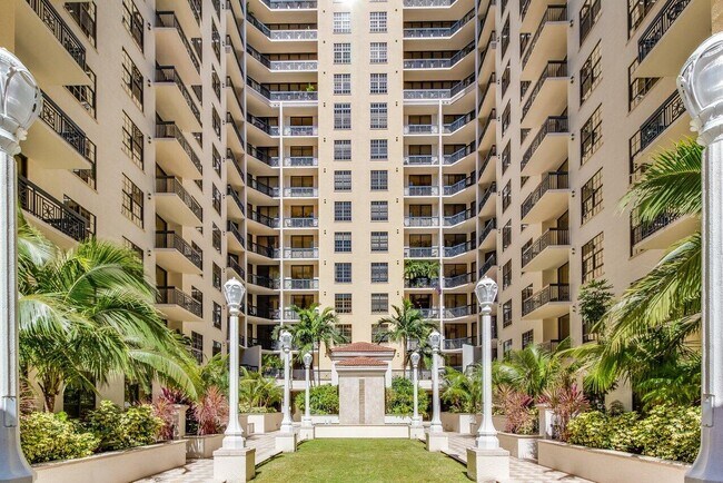 Building Photo - 701 S Olive Ave