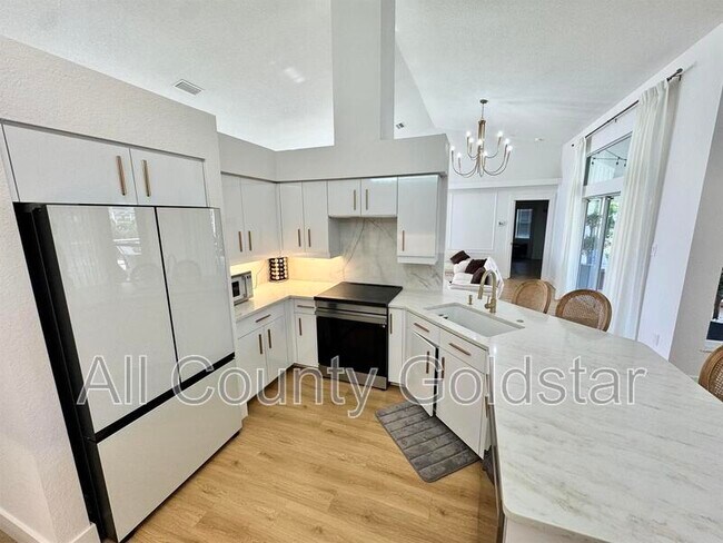 Building Photo - 5028 Greenway Ct
