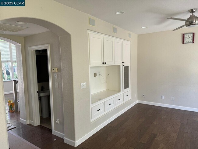 Building Photo - 4012 Gallaup Ct