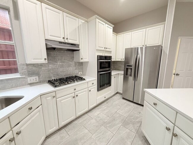 Building Photo - 2405 Hopkins Dr