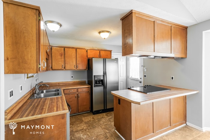 Building Photo - 737 Stone Hedge Dr