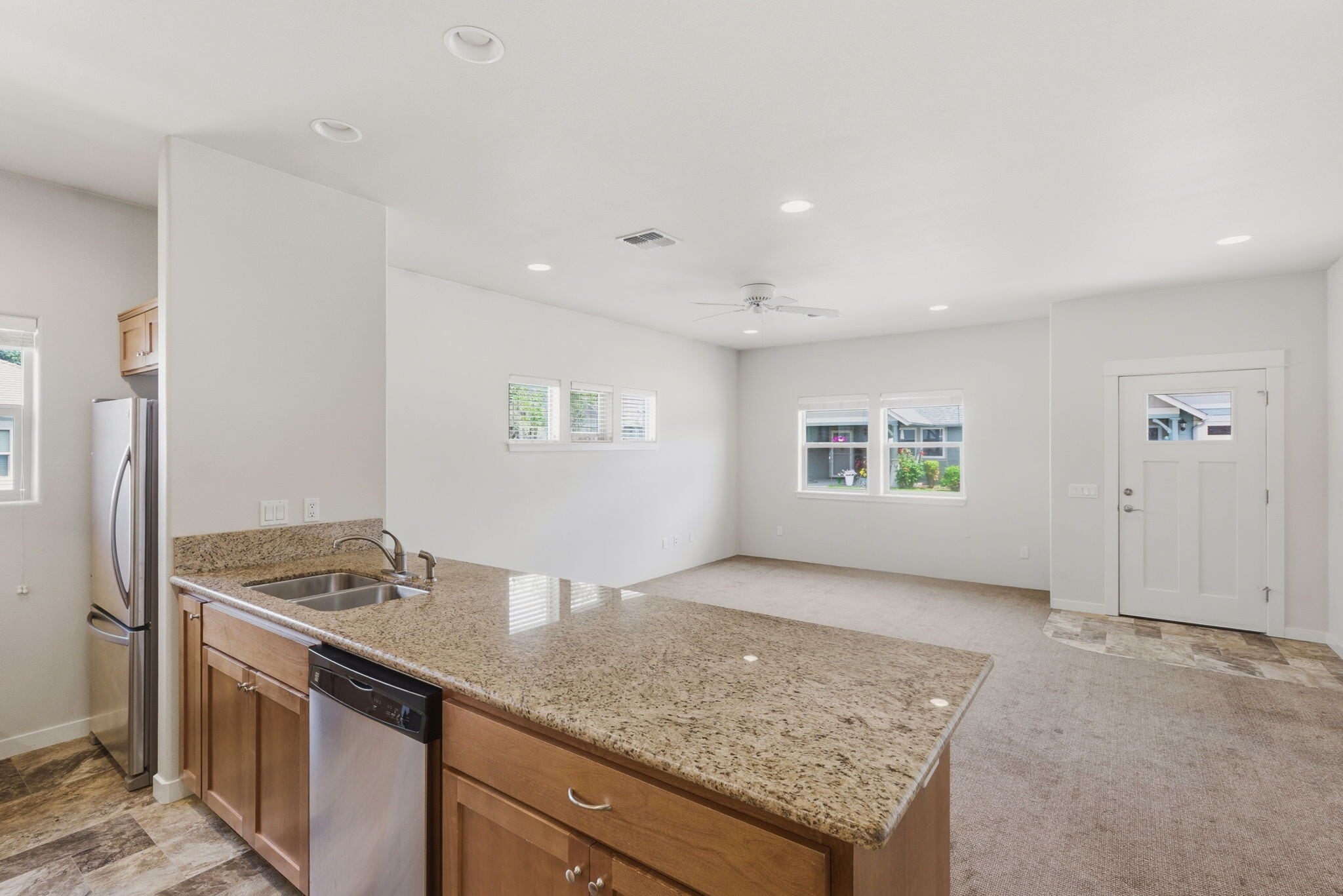 Building Photo - 741 SW Kinsington Ct