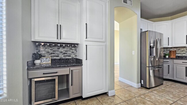 Building Photo - 13888 W Wilshire Dr