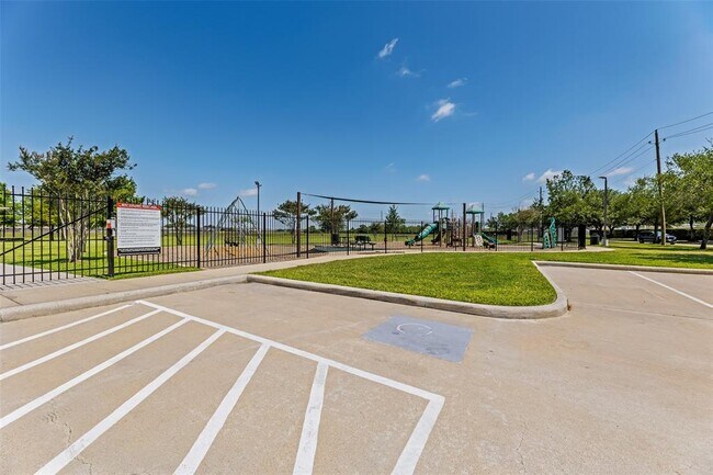Building Photo - 6811 Peach Mill Ln
