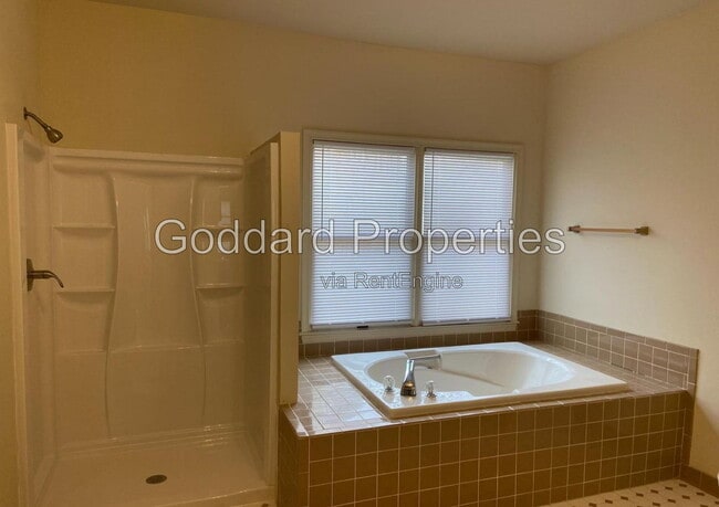 Building Photo - 10225 Club House Court