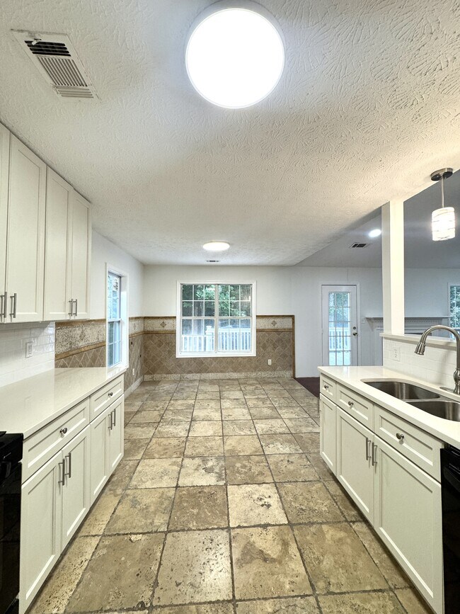 Building Photo - 1116 Venice Cir