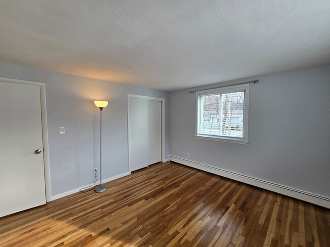 Building Photo - 194 Lincoln St