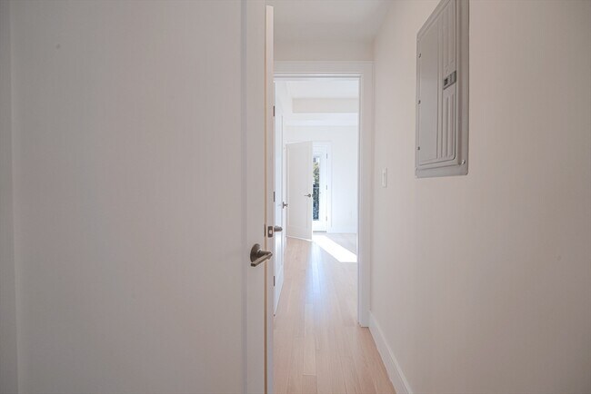 Building Photo - 59 Gove St