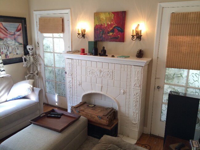 Building Photo - 2268 Beachwood Dr