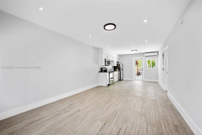 Building Photo - 2018 NE 19th St