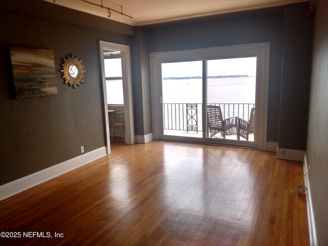 Building Photo - 1846 Margaret St